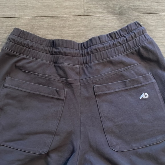 NIKE cropped grey jogging pants with pockets. Size Small - Picture 4 of 13